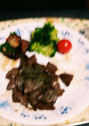 赤身の牛肉でコロコロステーキ(^q^)☺-レシピのメイン写真