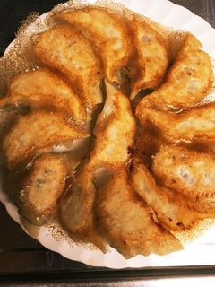 娘のための、皮から手作りもっちり餃子-レシピのメイン写真