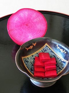 赤大根の皮のお漬け物*紅くるり-レシピのメイン写真