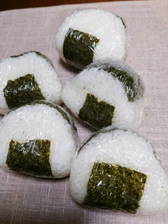 コロンとっ。塩おにぎり(^-^)-レシピのメイン写真
