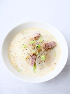 簡単スープ【かぶとベーコンのミルクスープ-レシピのメイン写真