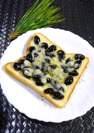 お節リメイク！黒豆パンピザ-レシピのメイン写真