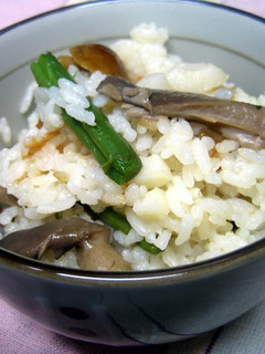うどんスープで簡単炊き込みご飯-レシピのメイン写真