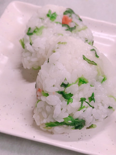 残った七草と梅干しのおにぎり-レシピのメイン写真