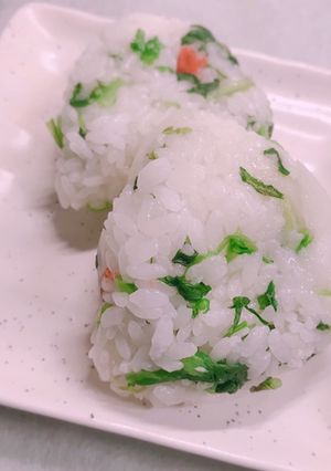 残った七草と梅干しのおにぎり-レシピのメイン写真