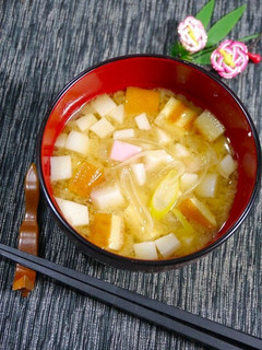 お節リメイク!かまぼこと伊達巻のお味噌汁-レシピのメイン写真