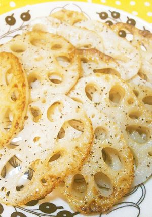 簡単すぎ★レンコンの粗挽き塩胡椒ソテー-レシピのメイン写真