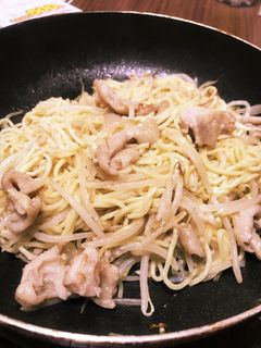 給料日前の味方!鶏皮塩レモン焼きそば-レシピのメイン写真