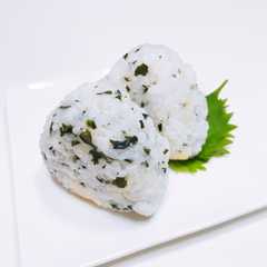 รูปของ わかめチーズおにぎり♬