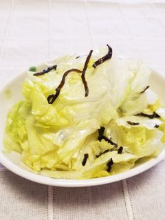 塩昆布とニンニクごま油の簡単レタスサラダ-レシピのメイン写真