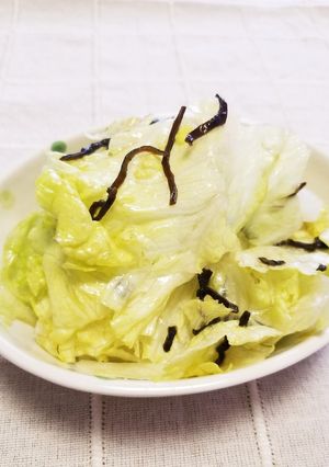 塩昆布とニンニクごま油の簡単レタスサラダ-レシピのメイン写真