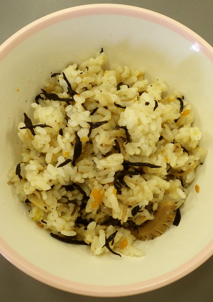 旨味たっぷり炊き込みご飯★宇都宮学校給食-レシピのメイン写真