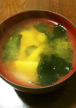 栗じゃがいもと生わかめの味噌汁-レシピのメイン写真