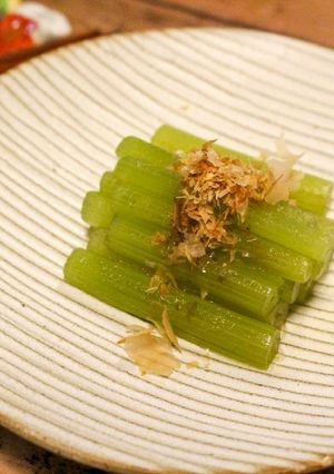 きれいな緑色✽フキの煮物-レシピのメイン写真