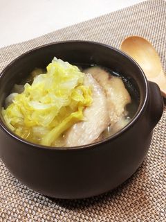 たっぷり白菜と手羽先の蒸しスープ-レシピのメイン写真
