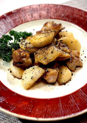 ごま油香る 鶏肉とかぶらの黒胡椒炒め-レシピのメイン写真
