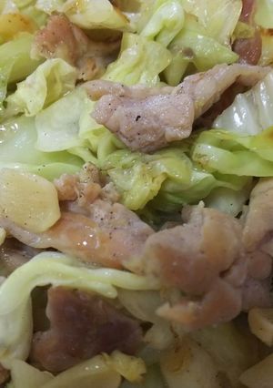 簡単絶品・ガリバタチキンとキャベツの炒め-レシピのメイン写真