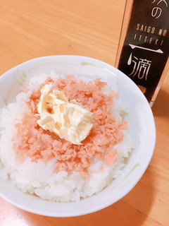 【最後の一滴】鮭フレーク魚醤バターごはん-レシピのメイン写真