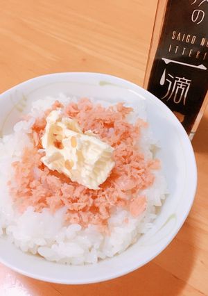 【最後の一滴】鮭フレーク魚醤バターごはん-レシピのメイン写真