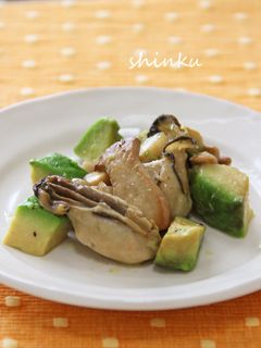 簡単*牡蠣とアボカドのにんにく醤油ソテー-レシピのメイン写真