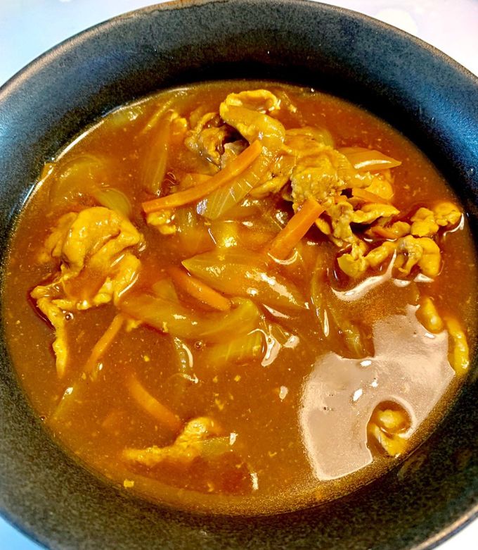 カレーフレークでダシ濃いめのカレーうどん by まき2ママ
