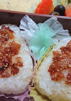 はちみつ梅干し＆粉チーズ☆焼おにぎり弁当-レシピのメイン写真