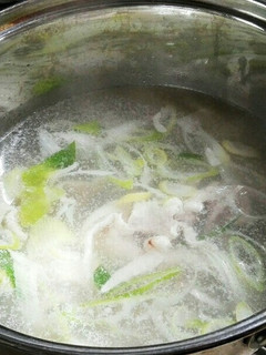 ゴマだれ袋麺で簡単一人にしゃぶしゃぶ鍋-レシピのメイン写真