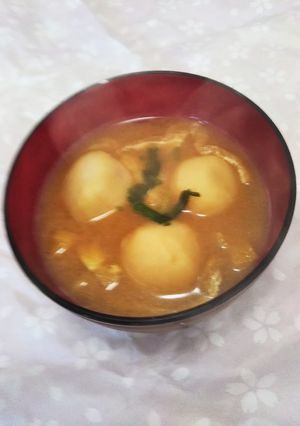 冷凍里芋で簡単に☆里芋と油揚げの味噌汁-レシピのメイン写真