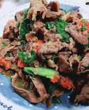 小間切れ牛肉のレタス＆トマト炒め