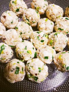 お鍋のお供に!豆腐DEふわっふわ鶏団子♪-レシピのメイン写真