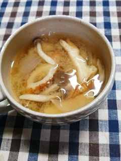 出汁はちくわのお味噌汁(^-^)v-レシピのメイン写真