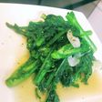 シンプルが美味しい春菊のニンニク炒め