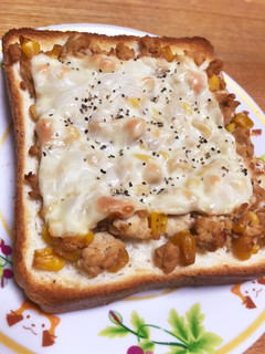 肉そぼろリメイク☆そぼろチーズトースト-レシピのメイン写真