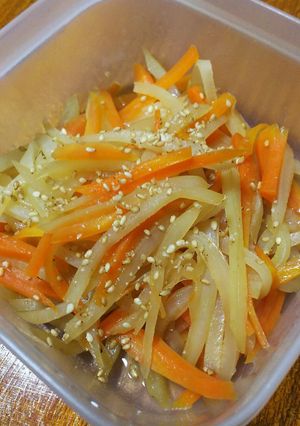 大根の皮でキンピラ-レシピのメイン写真