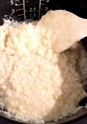 米麹と水のみで甘酒(炊飯器使用)-レシピのメイン写真
