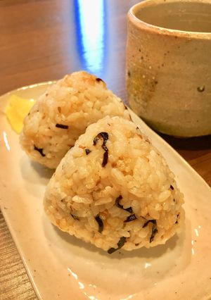 揚げ玉と塩昆布の麺つゆおにぎり-レシピのメイン写真