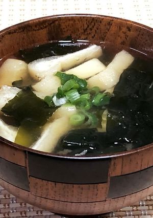 夫の好きなワカメと油揚げの味噌汁-レシピのメイン写真