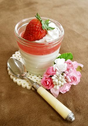ミルクと苺で♥二層のムース&ゼリー-レシピのメイン写真