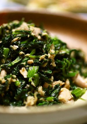 ご飯のお供にセロリの葉っぱ炒め-レシピのメイン写真