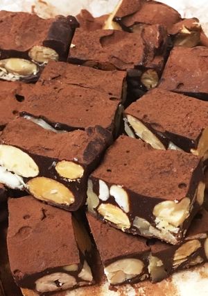 ミックスナッツたっぷりの生チョコ-レシピのメイン写真