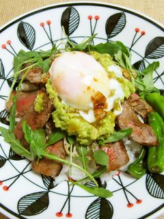 ステーキ丼(アボカド、温泉卵乗せ)-レシピのメイン写真