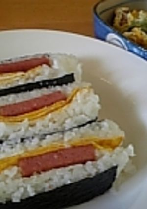 簡単★タッパーでスパムおむすび-レシピのメイン写真