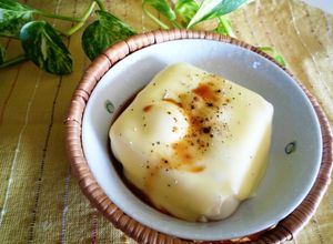 レンジでとろ～りチーズと黒胡椒の温やっこ-レシピのメイン写真