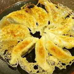 รูปของ ニラたっぷり焼き餃子