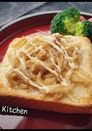 新玉ねぎ&おかかのピリ辛トースト-レシピのメイン写真
