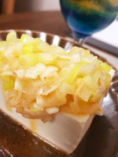 混ぜるだけ!ごま油香るネギ塩冷や奴♪-レシピのメイン写真