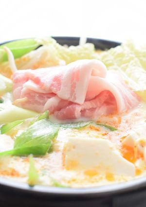 即席めんで。豚バラ肉の豆乳とんこつ鍋☆彡-レシピのメイン写真