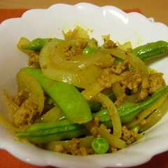 รูปของ スナップえんどうと新玉ねぎのカレー味炒め