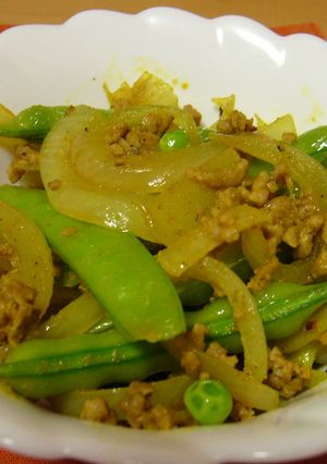 スナップえんどうと新玉ねぎのカレー味炒め-レシピのメイン写真