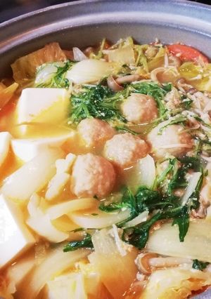 市販の麻婆豆腐の素で！やや辛みそ鍋-レシピのメイン写真